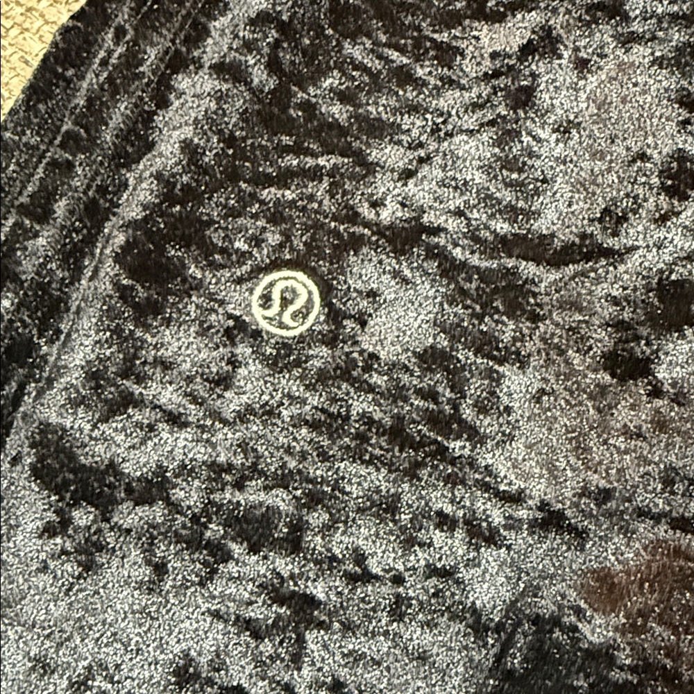 Lululemon Crushed Velvet Ready‎ to Crush Joggers Embroidered logo Black size 8 - Picture 5 of 6